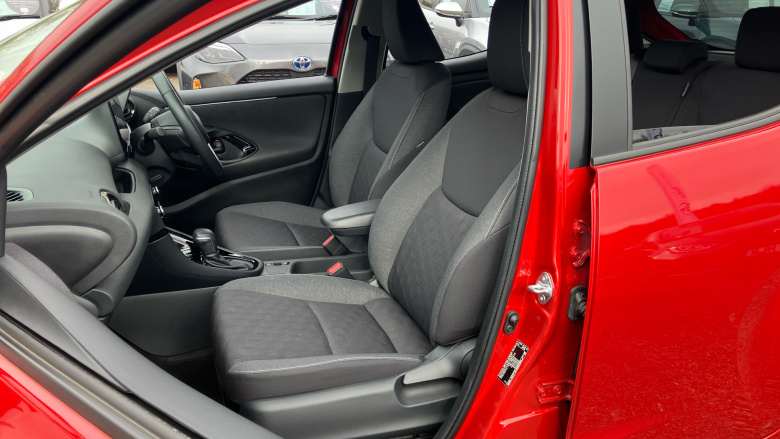 Toyota Yaris 1.5 Hybrid Design 5dr CVT Hybrid Hatchback